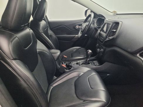 Used 2019 Jeep Cherokee Latitude Plus image 21