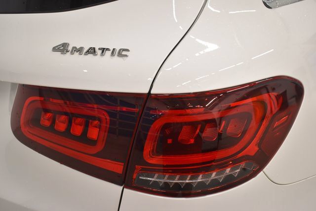 Used 2022 Mercedes-Benz GLC 300 4MATIC image 12