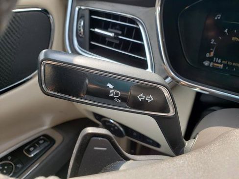 Used 2017 Lincoln Continental Select AWD/4WD image 28