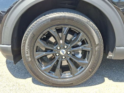 Used 2023 Ford Explorer XLT w/ Equipment Group 202A AWD/4WD image 8