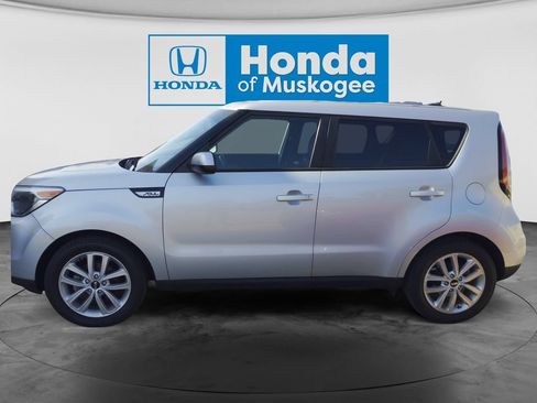 Used 2017 Kia Soul + FWD image 8