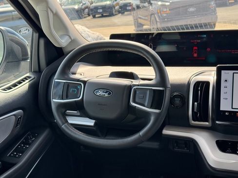 Used 2025 Ford Expedition Active image 20