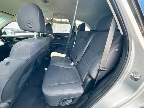 Used 2020 Kia Sorento LX image 23