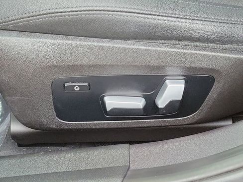 Used 2021 BMW 330i Sedan w/ Driving Assistance Package image 26