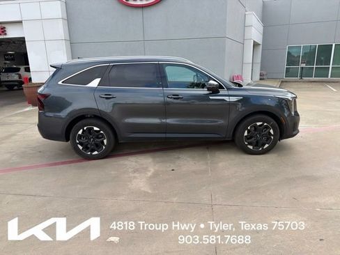 Certified 2025 Kia Sorento S w/ Panoramic Sunroof Package FWD image 13