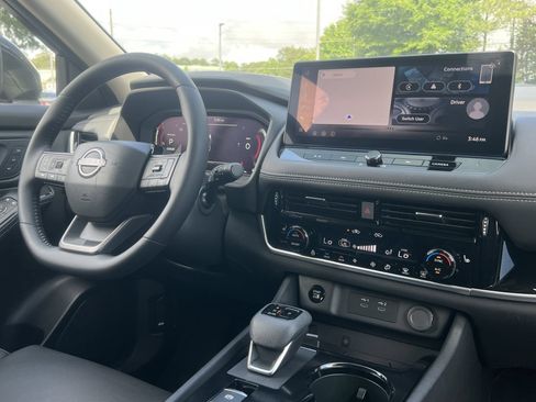 Certified 2025 Nissan Rogue SL w/ SL Premium Package FWD image 3