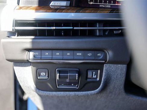 Certified 2025 Cadillac Escalade Sport Platinum w/ LPO, ONYX Package image 15