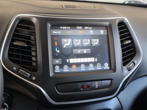 Used 2022 Jeep Cherokee Latitude w/ Sun & Sound Group image 16