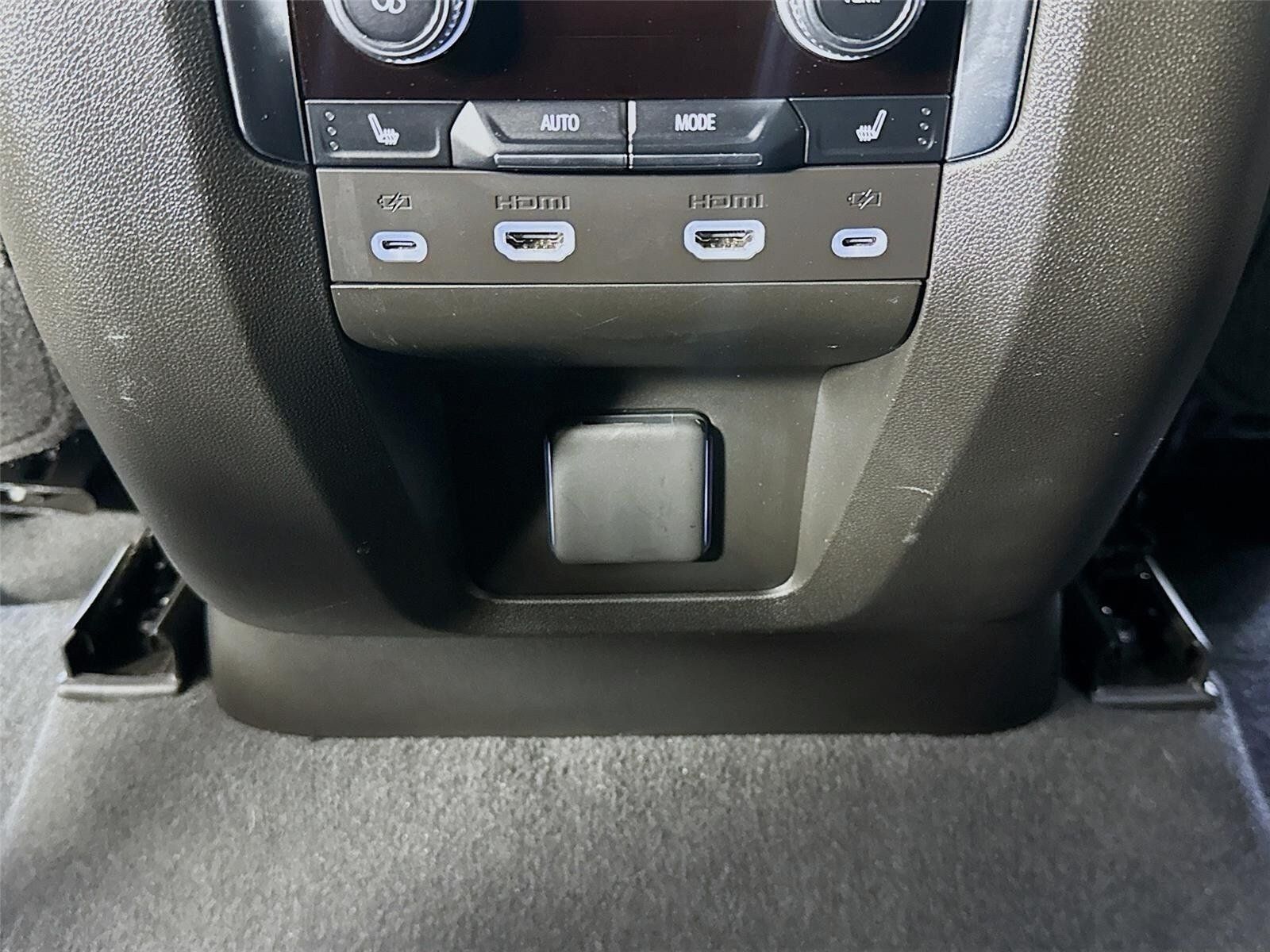 Used 2024 GMC Yukon Denali Ultimate AWD/4WD image 28