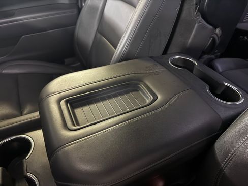 Used 2022 Chevrolet Suburban LT w/ Luxury Package image 7