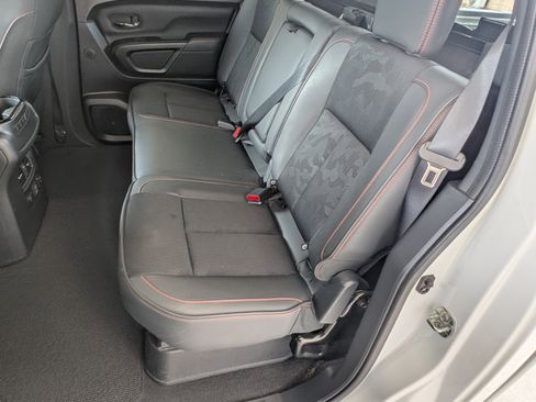 Used 2024 Nissan Titan PRO-4X AWD/4WD image 17
