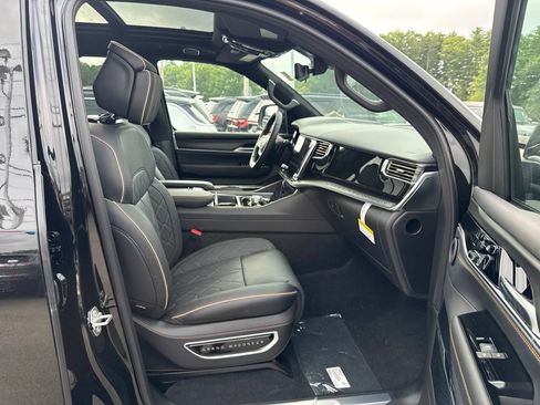 New 2026 Jeep Grand Wagoneer Summit AWD/4WD image 31