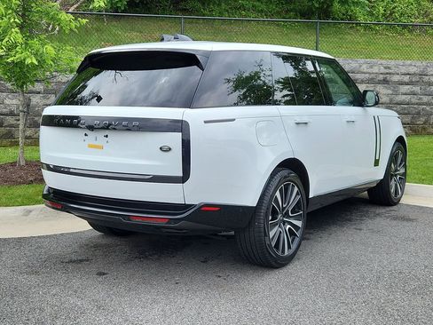 Used 2023 Land Rover Range Rover SE AWD/4WD image 2