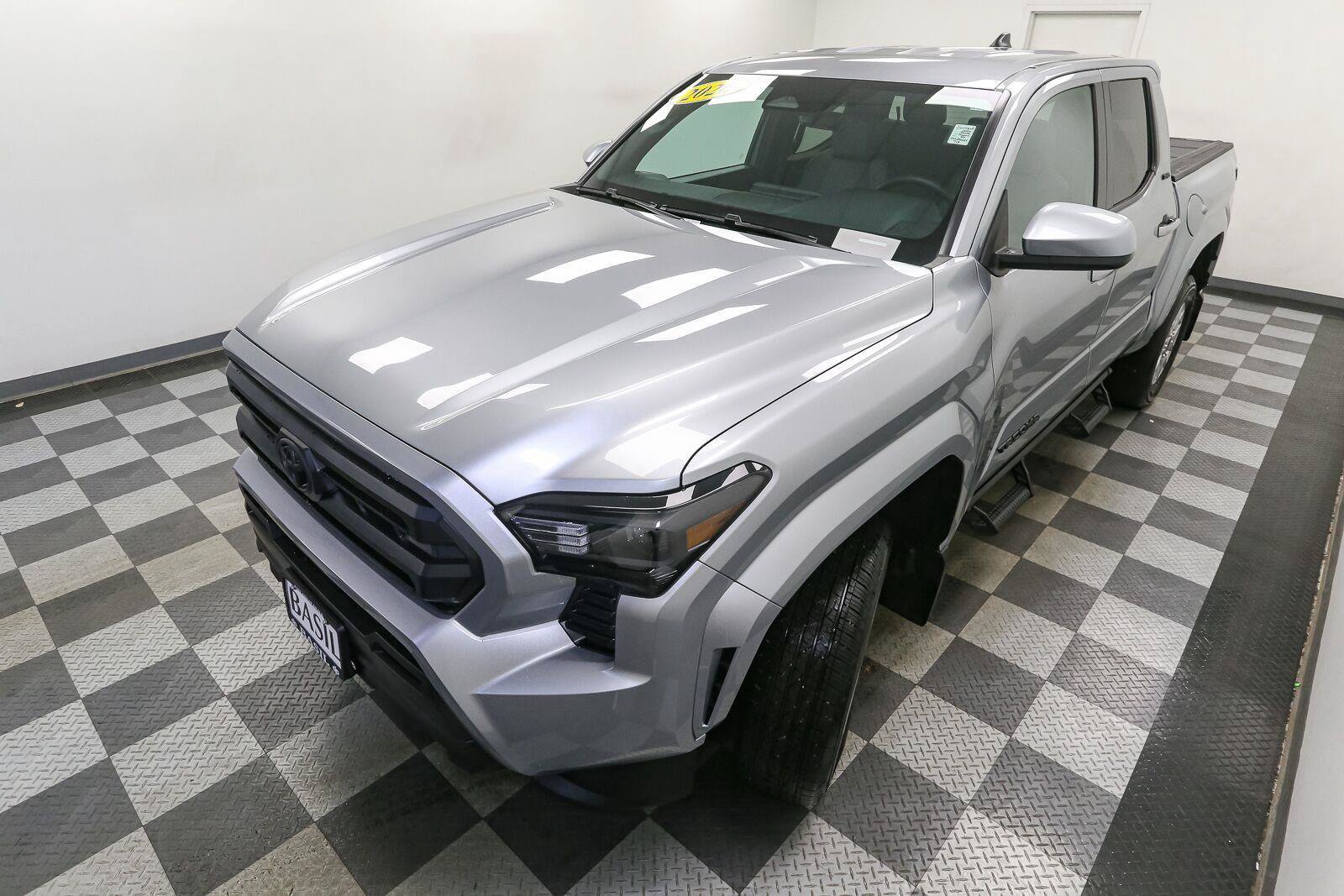 Used 2026 Toyota Tacoma SR5 AWD/4WD image 6