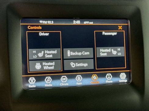 Used 2020 Jeep Cherokee Latitude Plus w/ Cold Weather Group AWD/4WD image 11