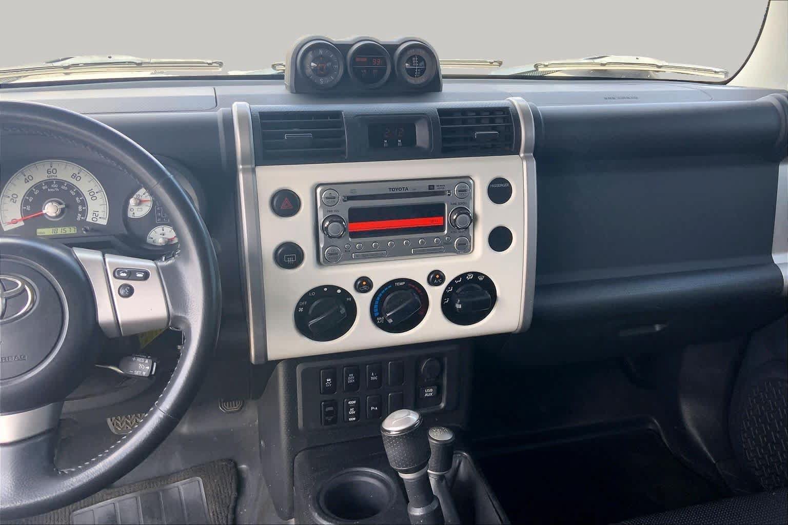 Used 2014 Toyota FJ Cruiser 4WD w/ Upgrade Package image 6