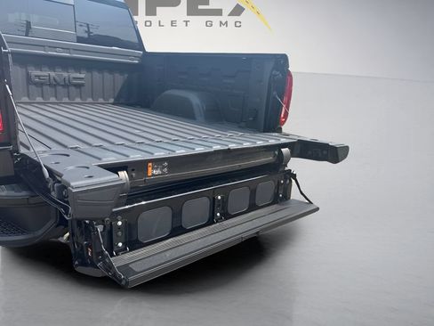 Used 2025 GMC Sierra 1500 AT4 w/ Technology Package AWD/4WD image 31