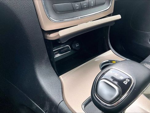 Used 2015 Jeep Grand Cherokee Overland AWD/4WD image 16