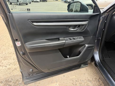 Used 2025 Honda CR-V LX image 11