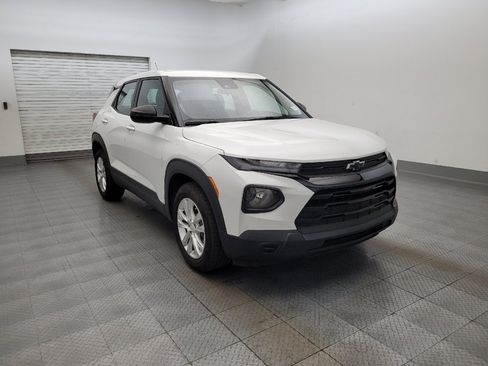 Used 2021 Chevrolet TrailBlazer LS w/ LPO, Blackout Package FWD image 13