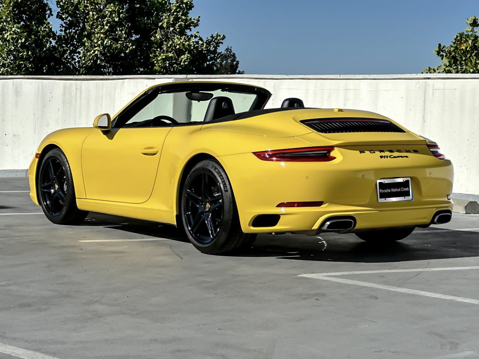 Used 2017 Porsche 911 Carrera RWD image 4