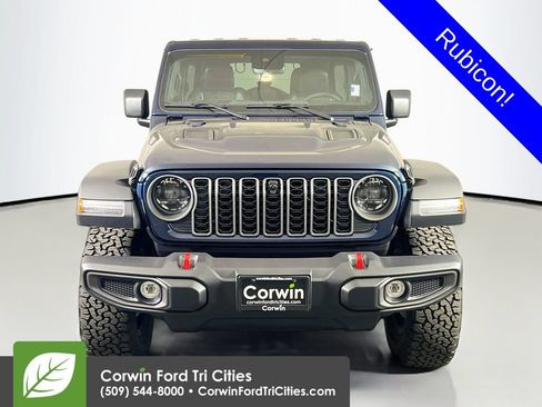Used 2025 Jeep Wrangler Unlimited Rubicon w/ Convenience Group AWD/4WD image 4