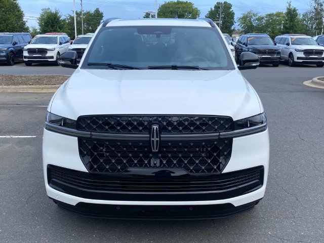 New 2027 Lincoln Navigator Reserve w/ Jet Appearance Package AWD/4WD image 2