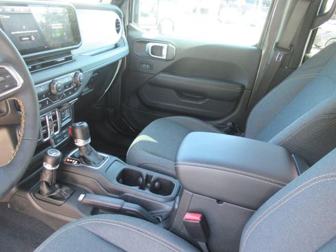 Used 2024 Jeep Wrangler Unlimited Sahara w/ Safety Group AWD/4WD image 17