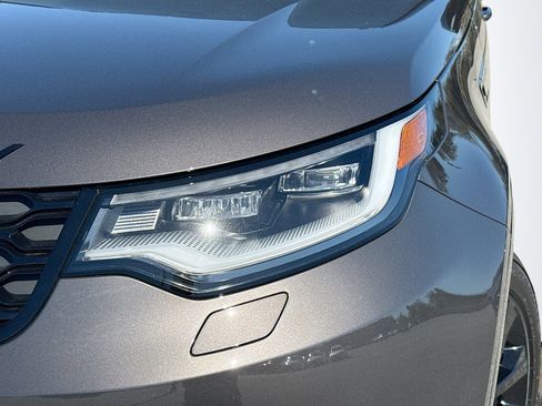 New 2026 Land Rover Discovery Dynamic SE image 9