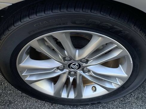 Used 2015 Toyota Camry SE w/ Moonroof Package FWD image 32