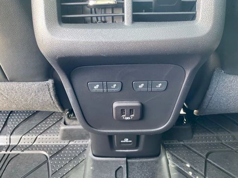 Used 2023 Chevrolet Equinox Premier AWD/4WD image 26