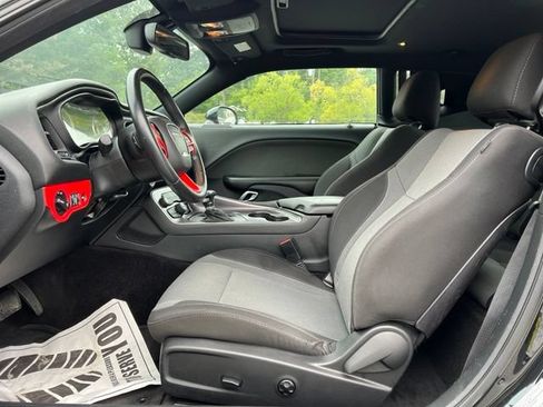 Used 2016 Dodge Challenger R/T w/ Driver Convenience Group RWD image 12
