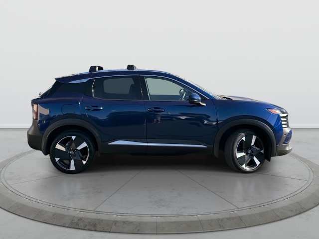 Certified 2025 Nissan Kicks SR FWD image 3