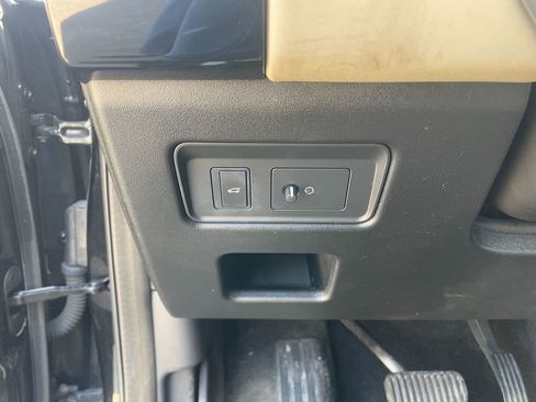 Used 2017 Land Rover Discovery HSE AWD/4WD image 14