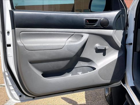 Used 2014 Toyota Tacoma 4x4 Regular Cab image 21