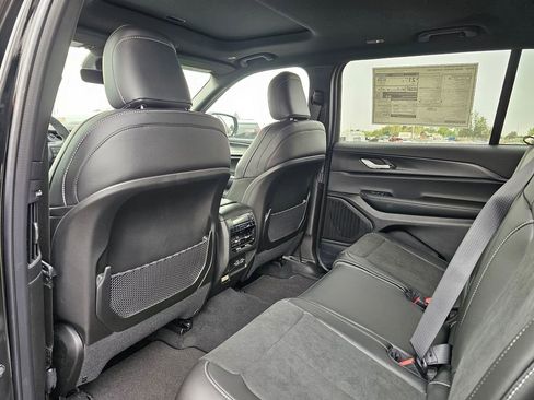 New 2025 Jeep Grand Cherokee L Altitude image 12