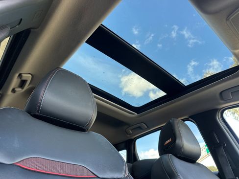 Used 2025 Nissan Kicks SR w/ SR Premium Package image 16