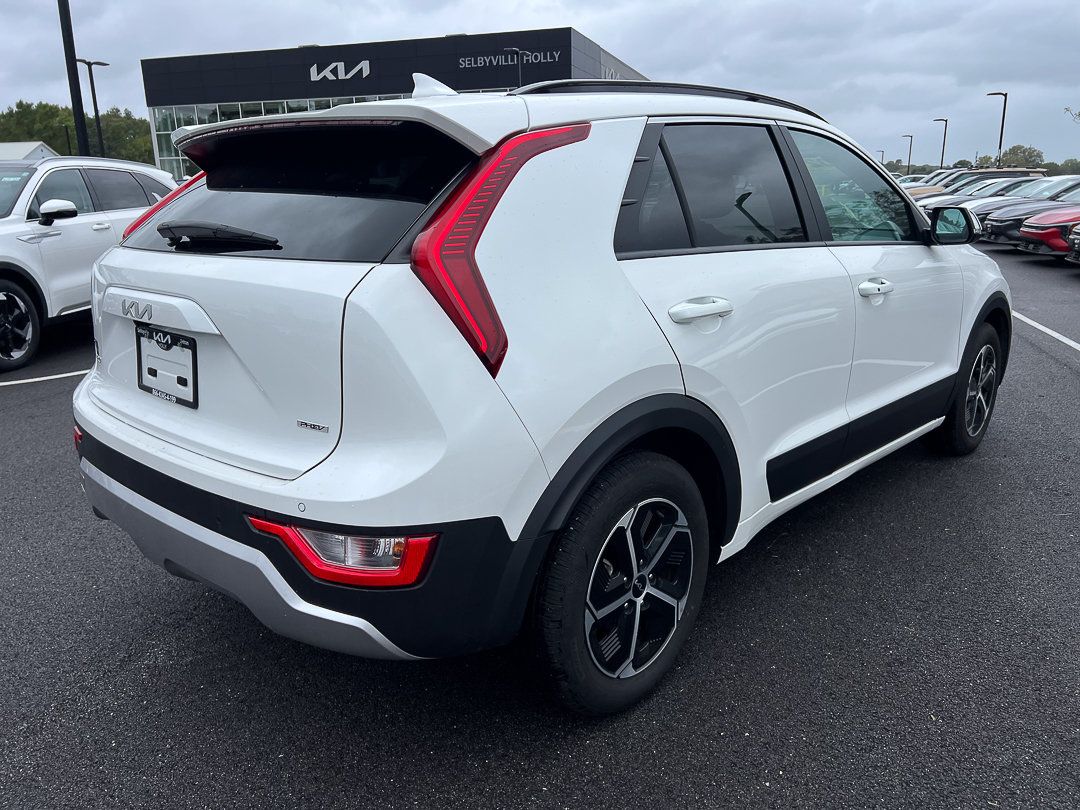Used 2024 Kia Niro EX w/ EX Cold Weather Package FWD image 9