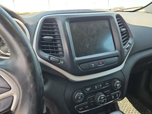 Used 2018 Jeep Cherokee Trailhawk w/ Quick Order Package 27L AWD/4WD image 12
