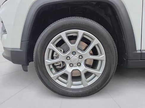 Used 2024 Jeep Compass Latitude AWD/4WD image 9
