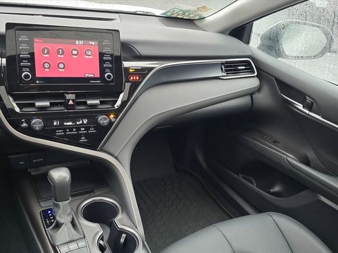 Used 2024 Toyota Camry SE image 7