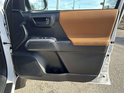 Certified 2019 Toyota Tacoma SR5 image 12