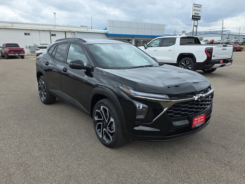 New 2026 Chevrolet Trax RS w/ Driver Confidence Package image 2