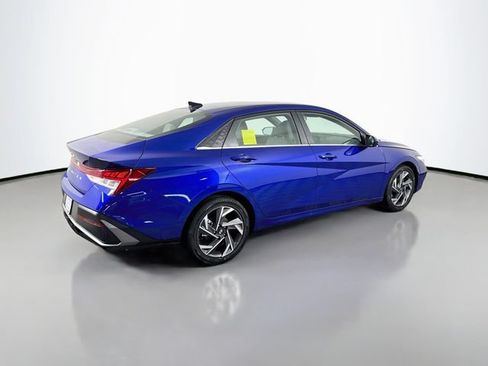 Certified 2025 Hyundai Elantra SEL FWD image 7