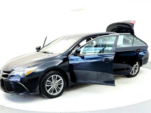 Certified 2017 Toyota Camry SE image 10
