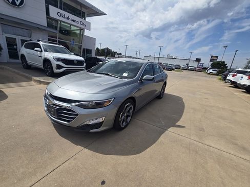 Used 2024 Chevrolet Malibu LT image 2