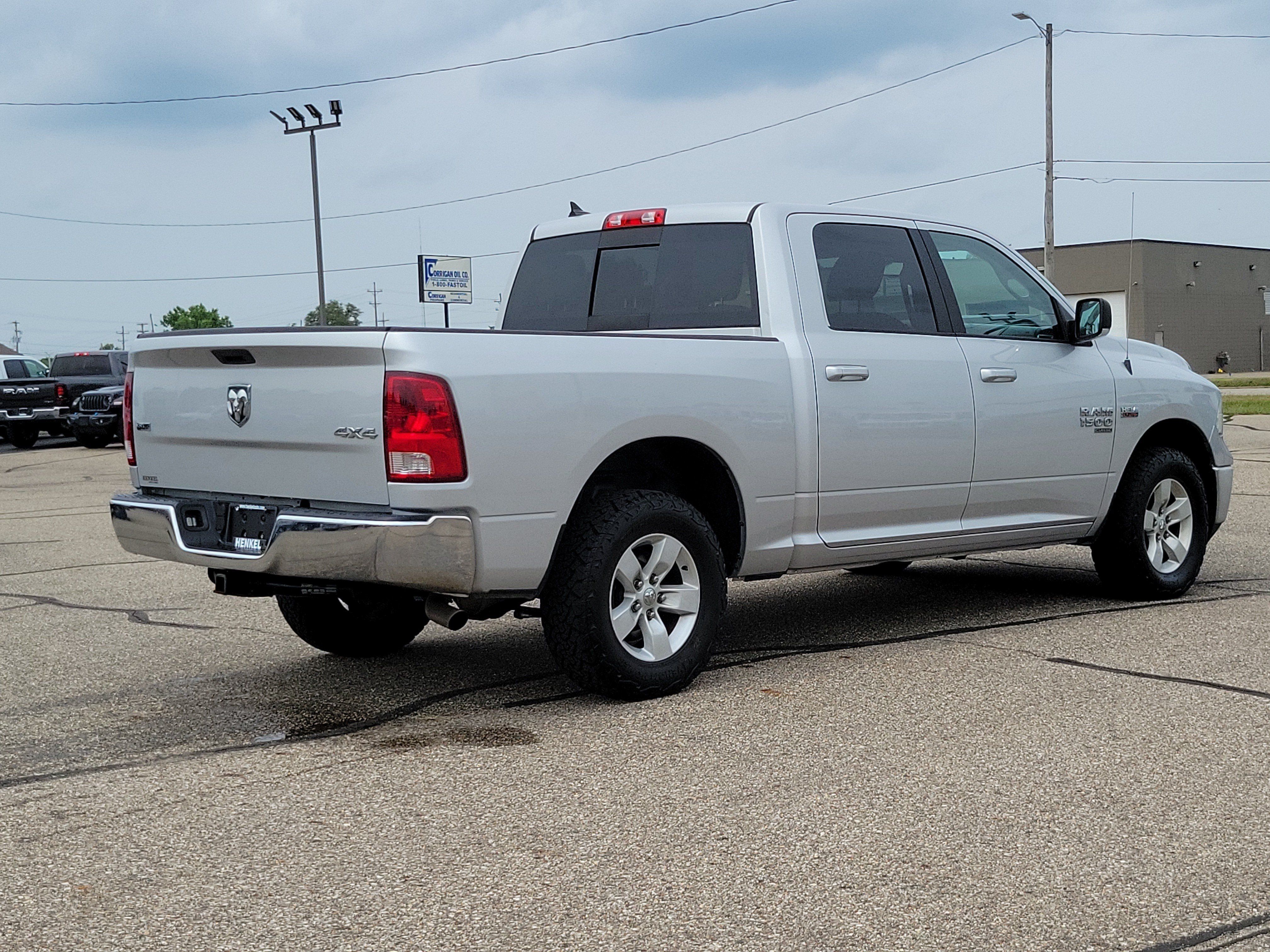 Used 2019 RAM 1500 Classic SLT w/ Luxury Group AWD/4WD image 4
