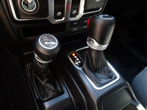Used 2024 Jeep Wrangler Sport AWD/4WD image 14