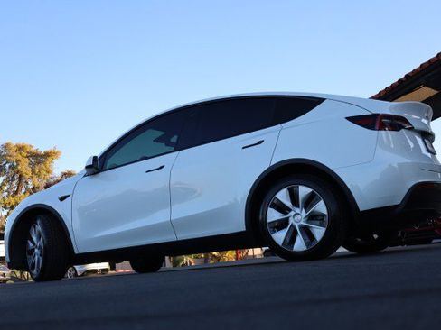 Used 2021 Tesla Model Y Long Range AWD/4WD image 17