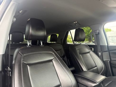 Used 2022 Ford Explorer XLT w/ Equipment Group 202A AWD/4WD image 32